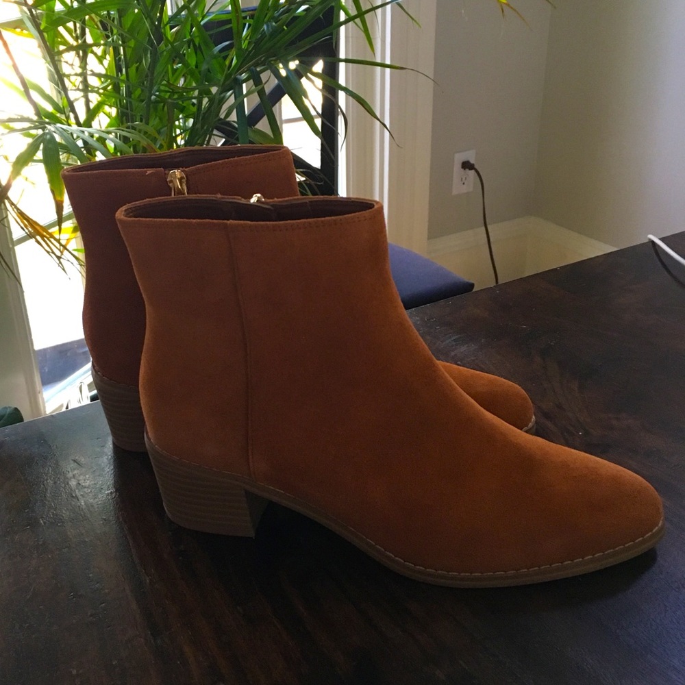 NEW Clarks Breccan Myth Suede Booties Size 7.5